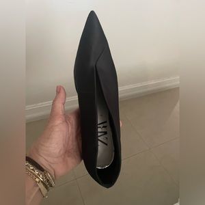 High hells Zara brand , satin, color black , one time used
